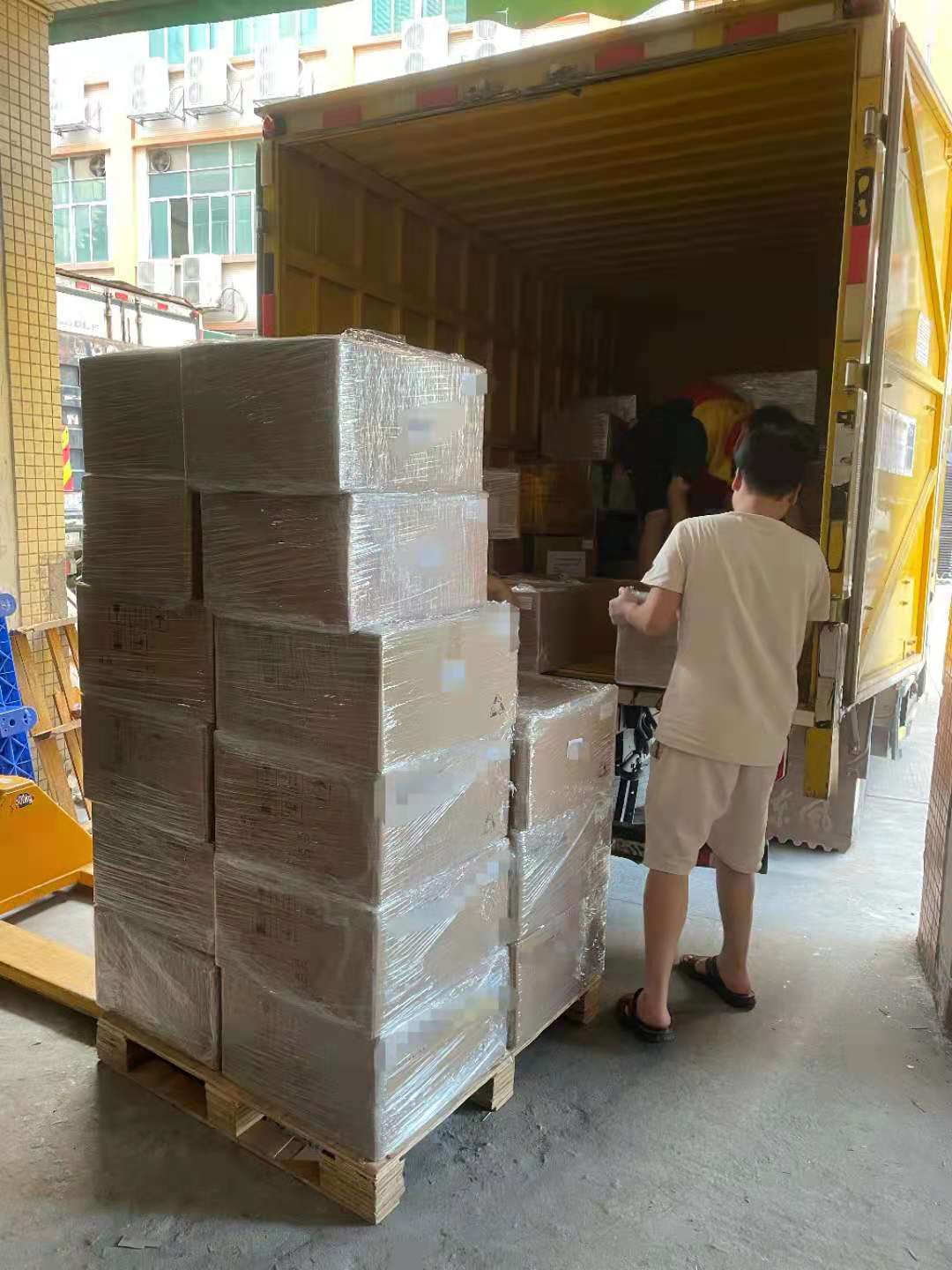 54 kutije redovne robe poslane su iz OPTICO-ovog skladišta br. 1 i bit će pos...